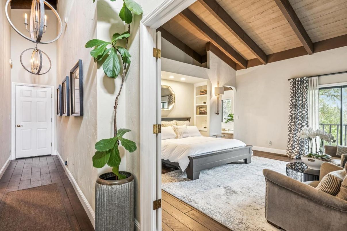 Bedroom, Interior, Pendant Lights, Recessed Lighting, Wooden Beams, Wooden Ceilings, Wood Texture Flooring