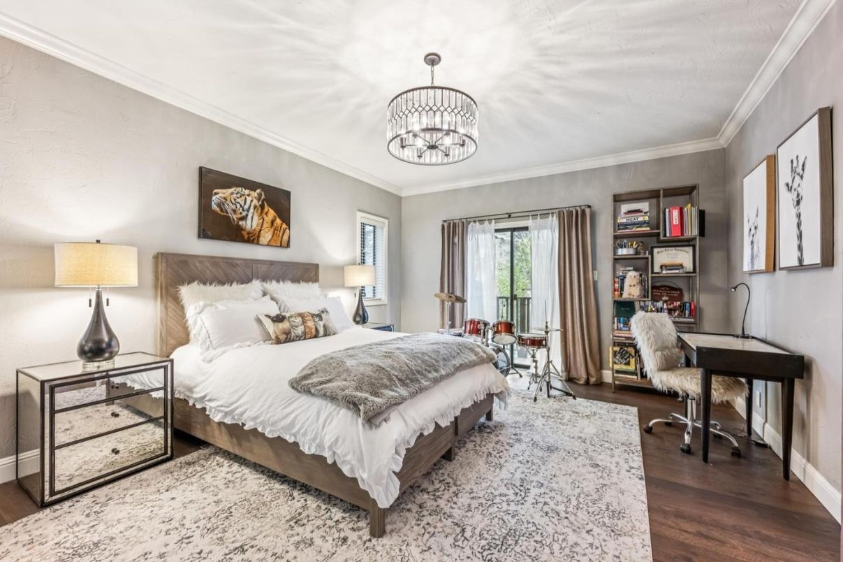 Bedroom, Chandelier, Interior, Pendant Lights, Wood Texture Flooring