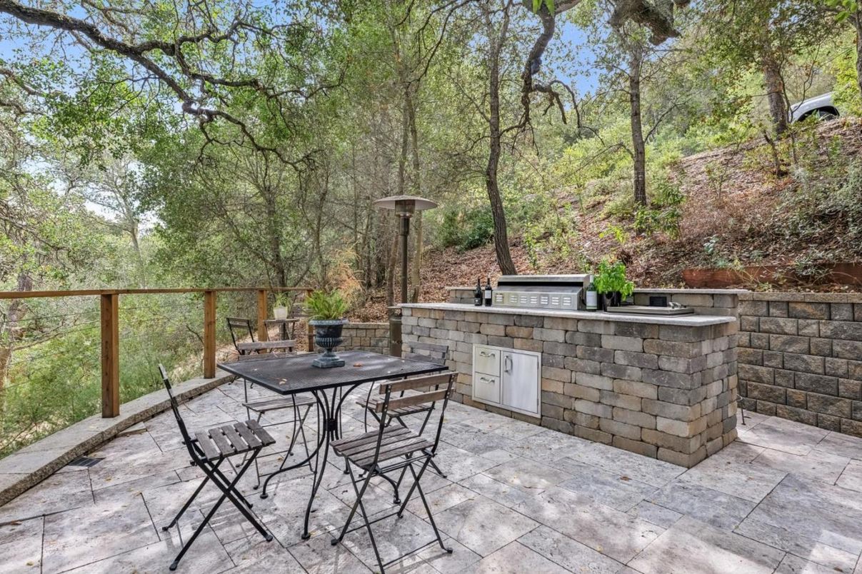 Exterior, Outdoor Kitchen