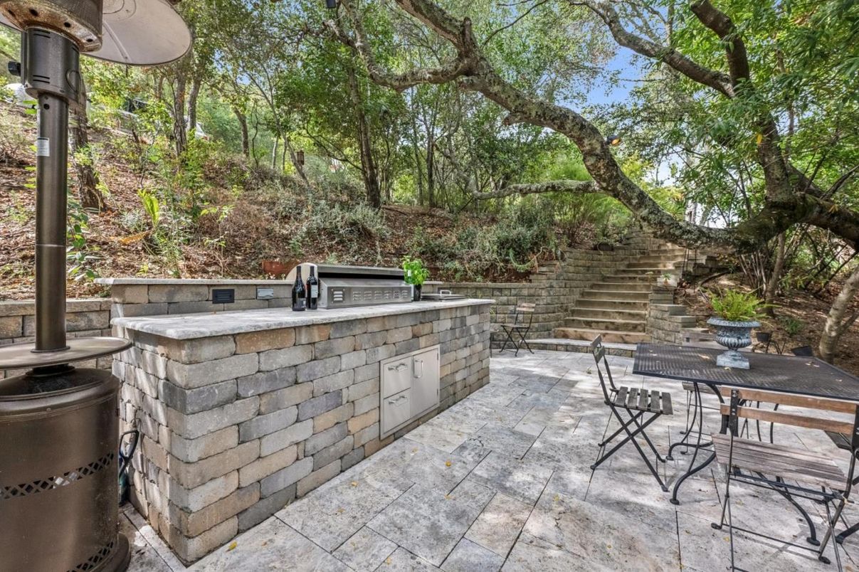 Exterior, Outdoor Kitchen