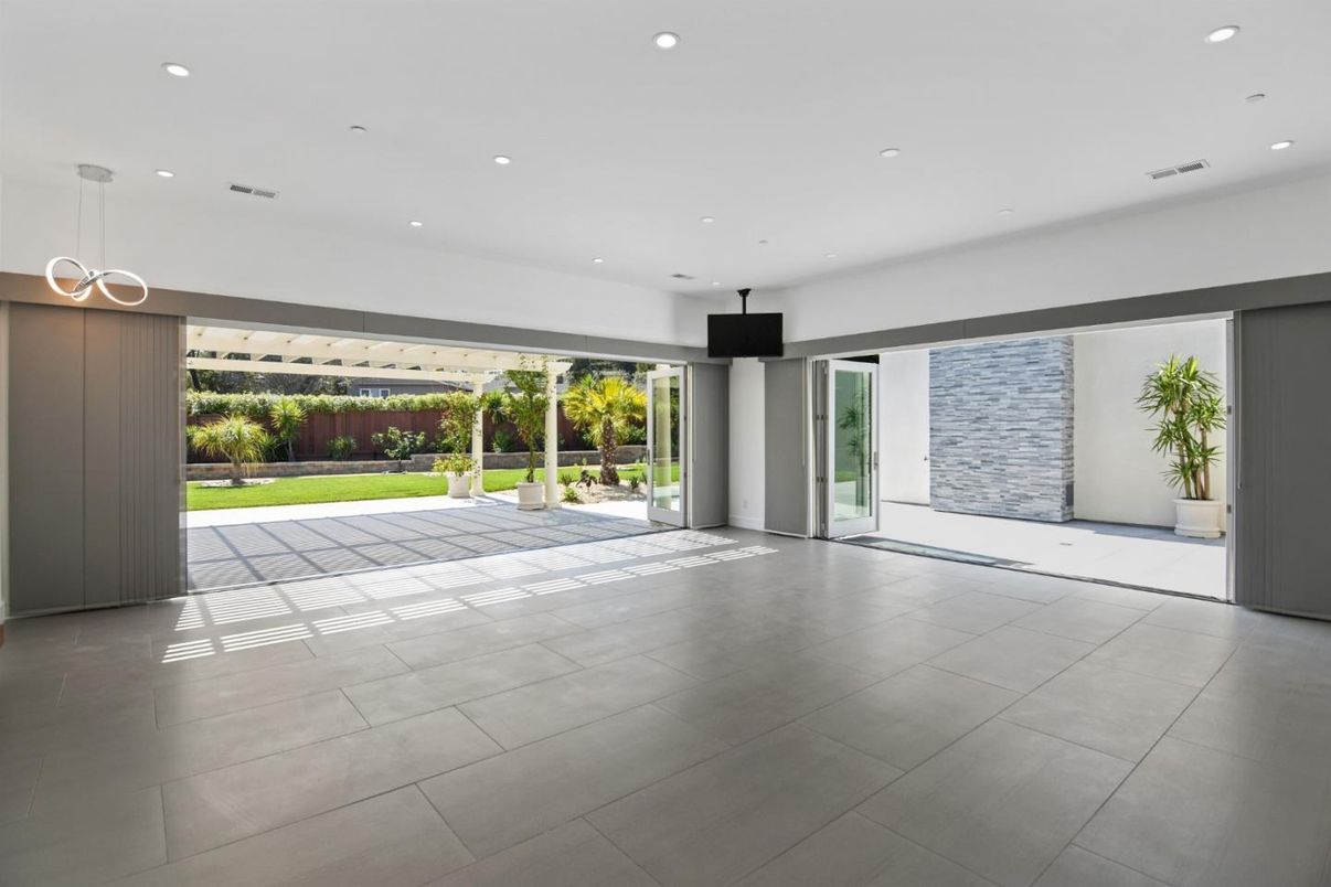 Empty room, Interior, Pendant Lights, Recessed Lighting