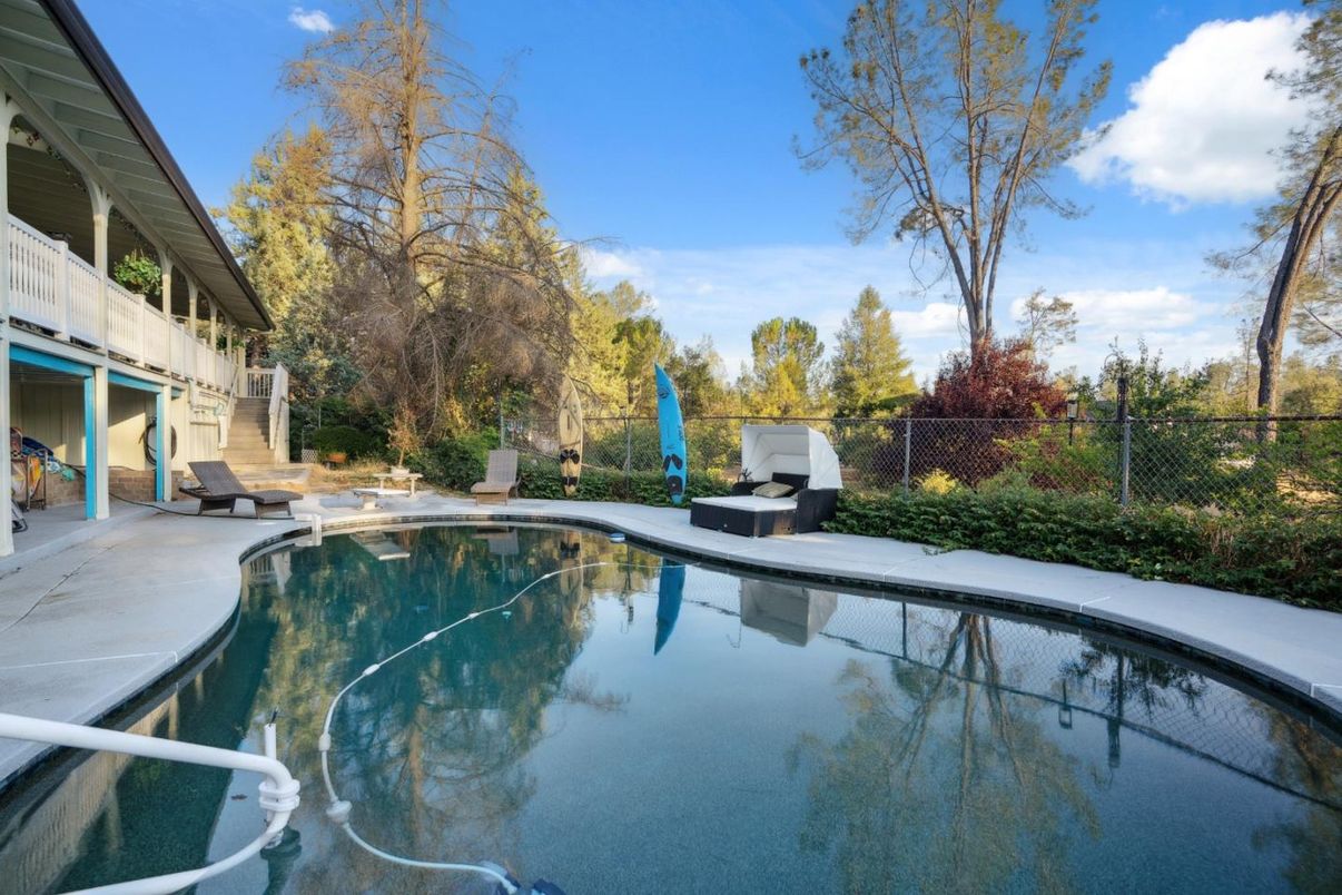 Exterior, Pool