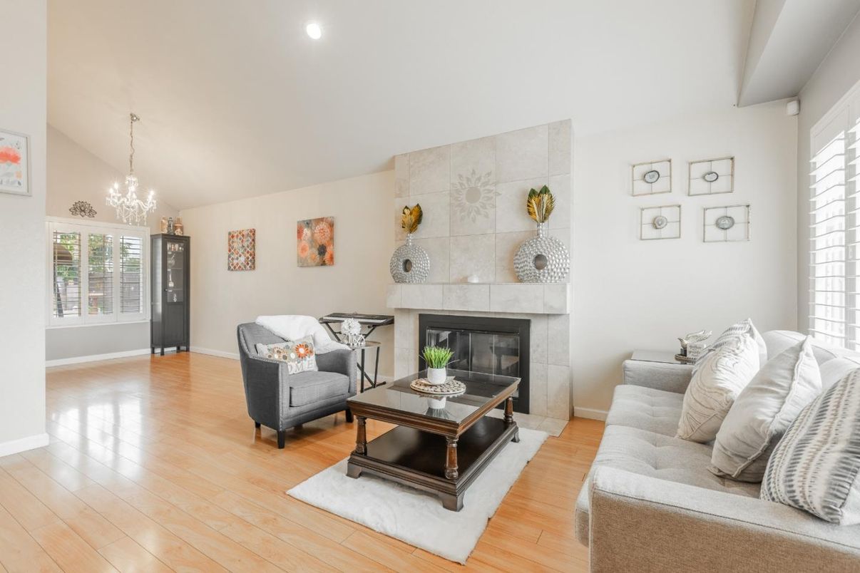 Fireplace, Interior, Living room, Pendant Lights, Recessed Lighting, Wood Texture Flooring