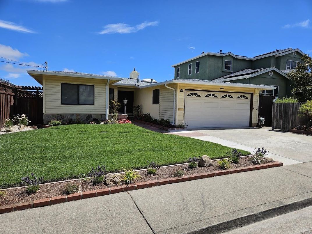 Attached, Exterior, Facade, Ranch