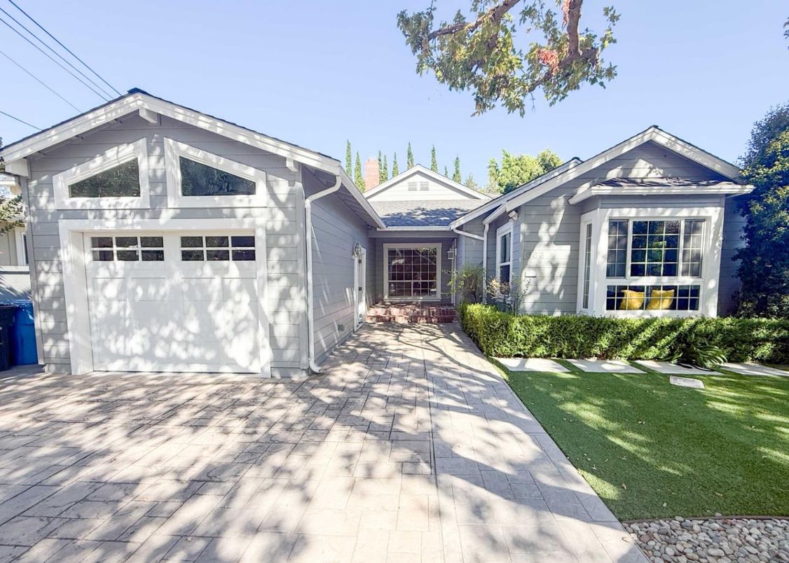 Attached, Exterior, Facade, American Craftsman