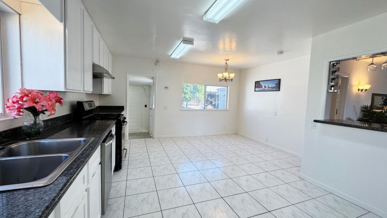 Chandelier, Interior, Kitchen, Marble