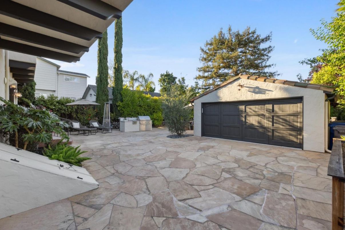 Detached Garage, Exterior