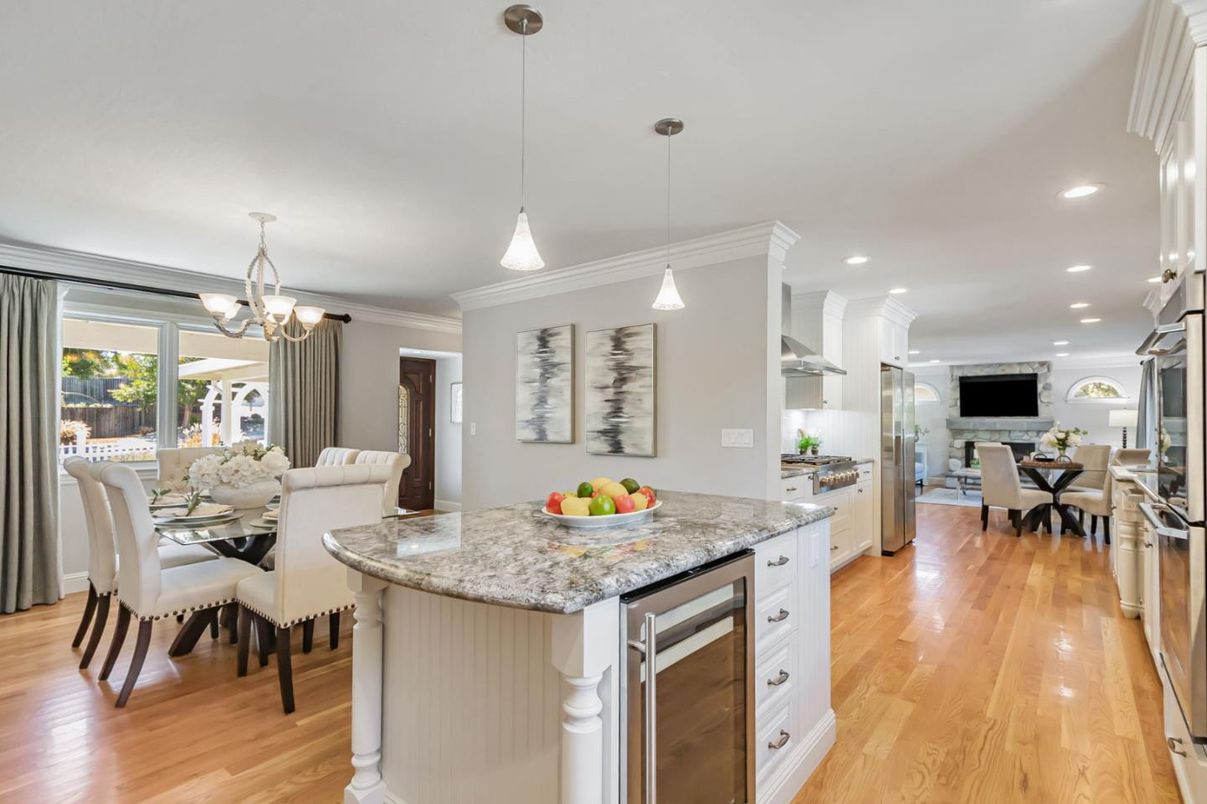 Chandelier, Dining room, Interior, Kitchen, Pendant Lights, Recessed Lighting, Stainless Steel Appliances, Wood Texture Flooring