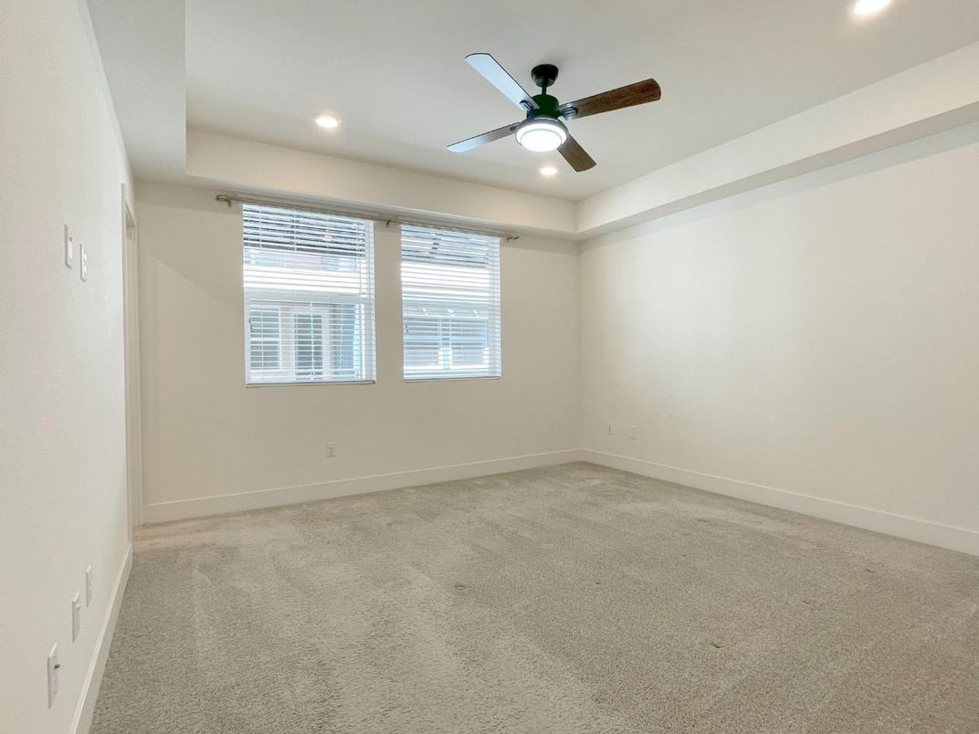 Empty room, Interior, Recessed Lighting