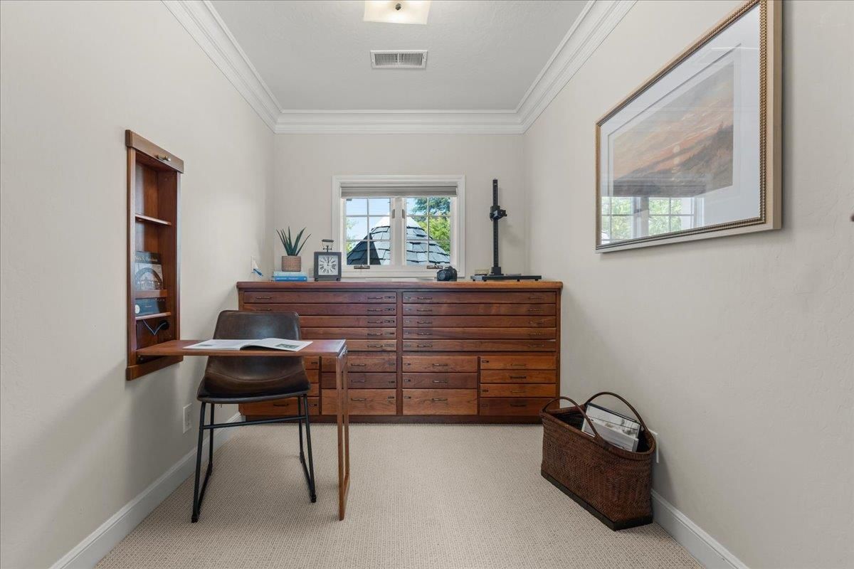 Home Office, Interior
