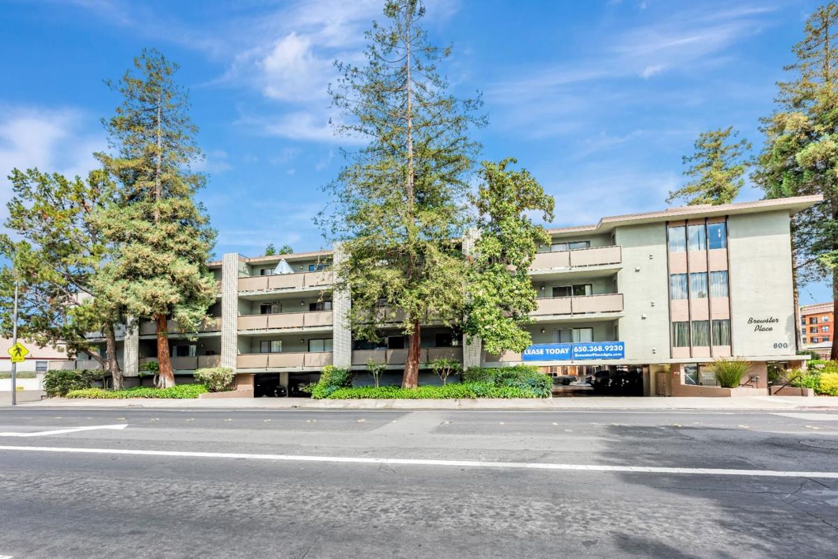 Exterior, Facade, Condo Building