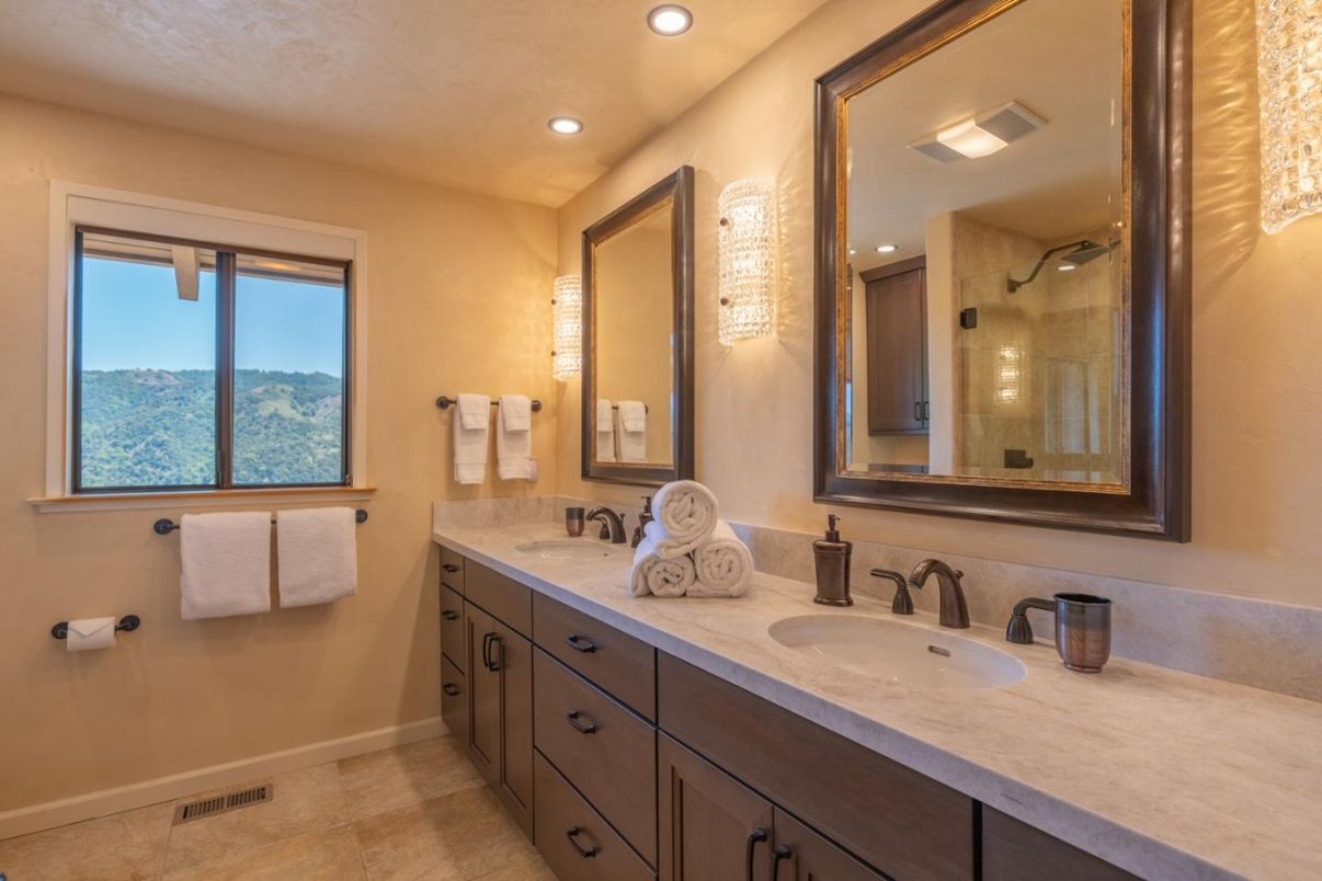 Bathroom, Dual Sink Vanities, Interior, Recessed Lighting