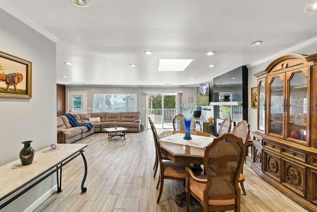 Dining room, Interior, Living room, Recessed Lighting, Wood Texture Flooring