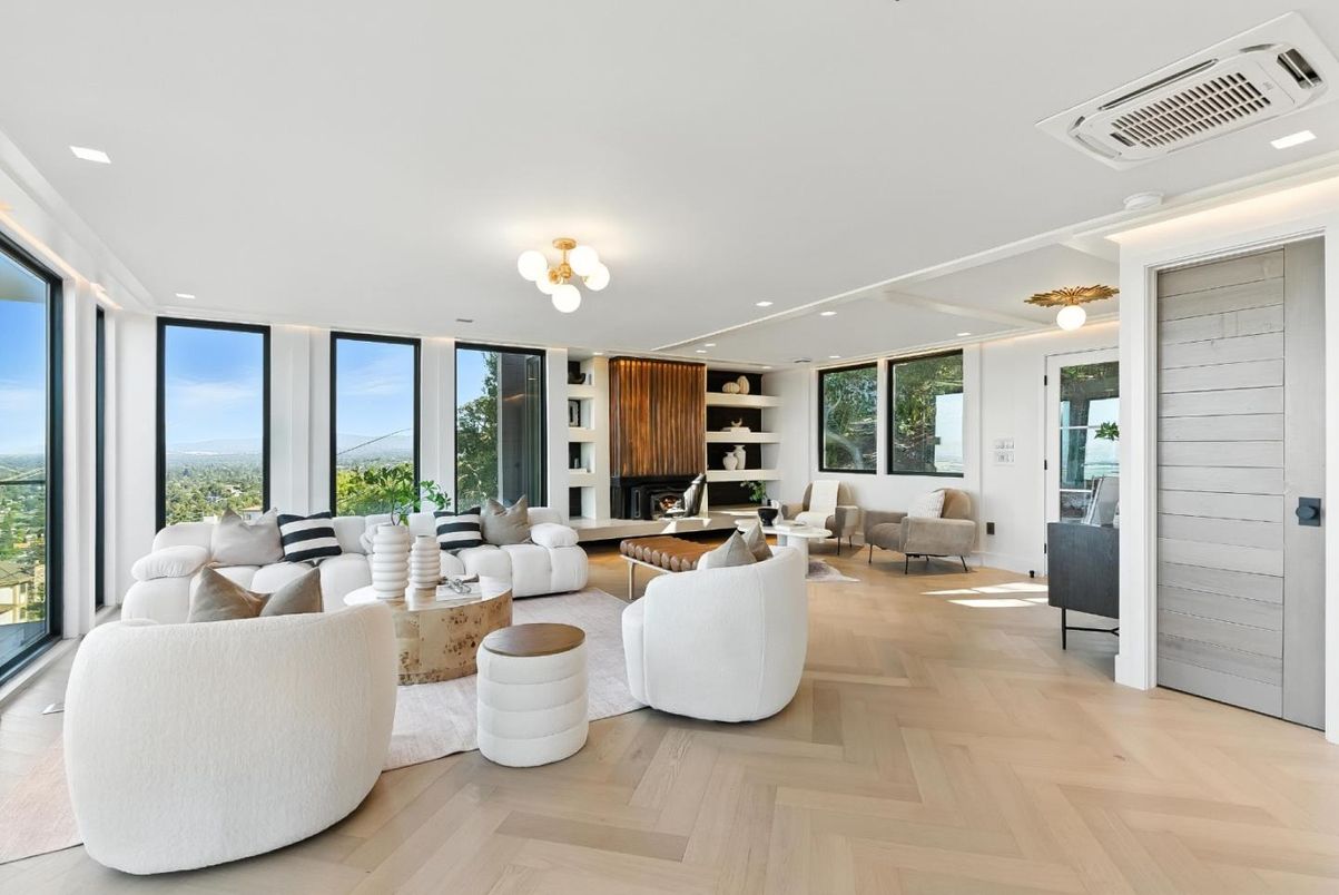 Interior, Living room, Recessed Lighting, Wood Texture Flooring