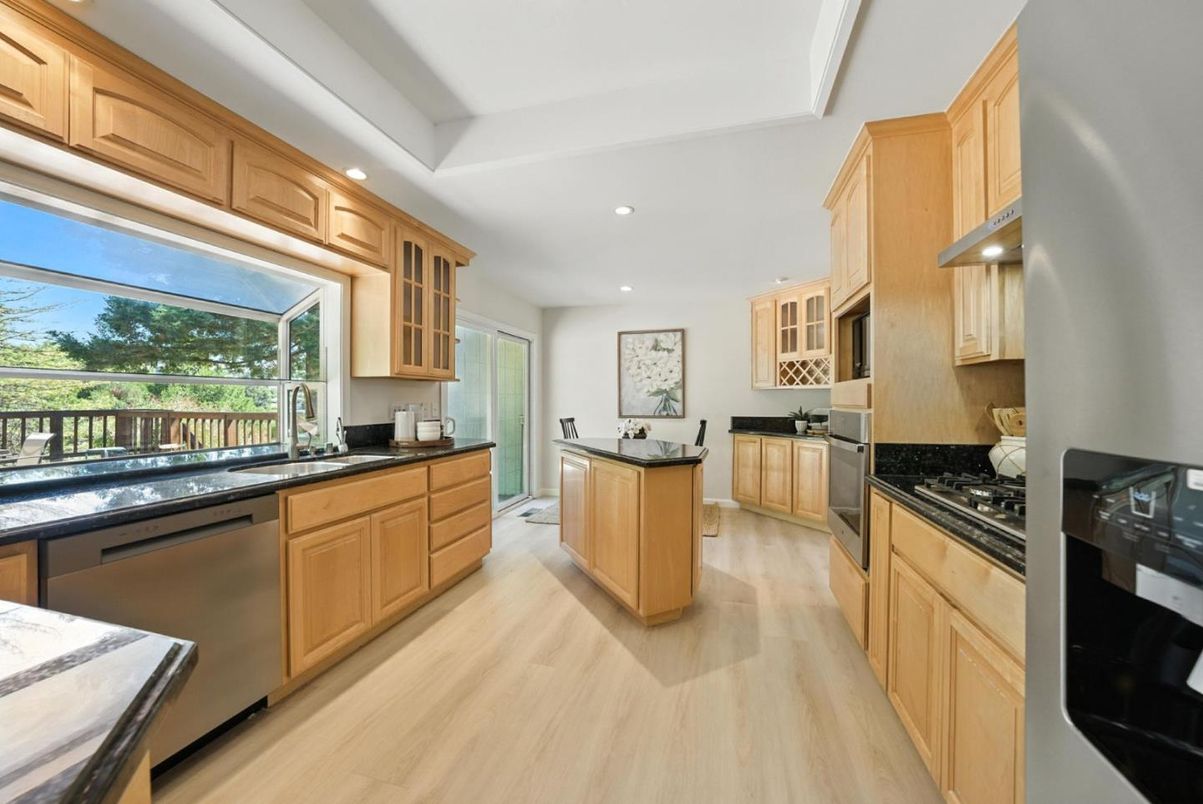 Dining room, Interior, Kitchen, Recessed Lighting, Wood Texture Flooring