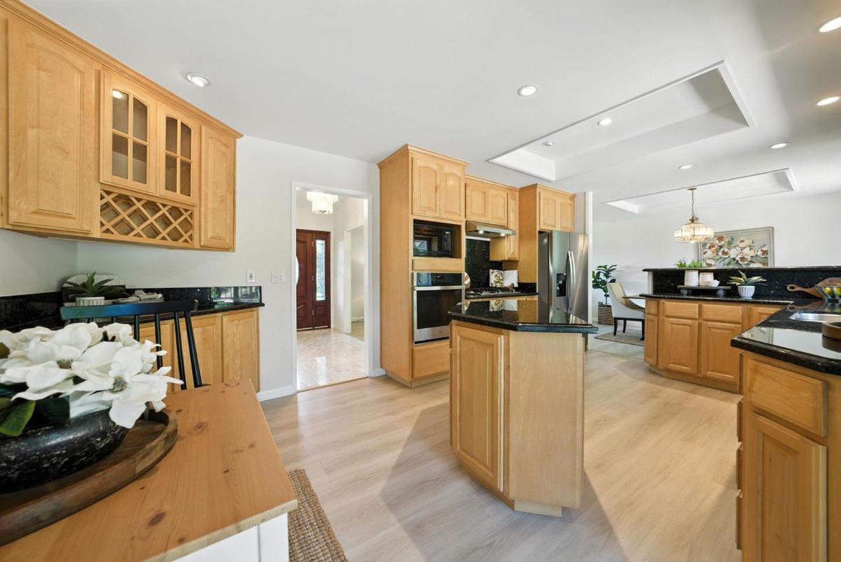 Dining room, Interior, Kitchen, Pendant Lights, Recessed Lighting, Stainless Steel Appliances, Wood Texture Flooring