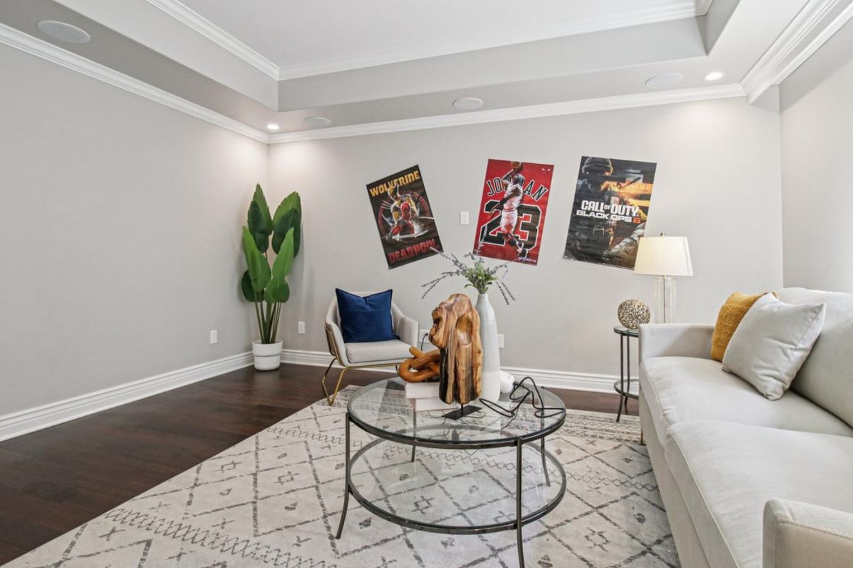 Interior, Living room, Recessed Lighting, Wood Texture Flooring