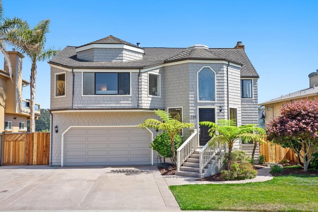 Attached, Exterior, Facade, Queen Anne Victorian