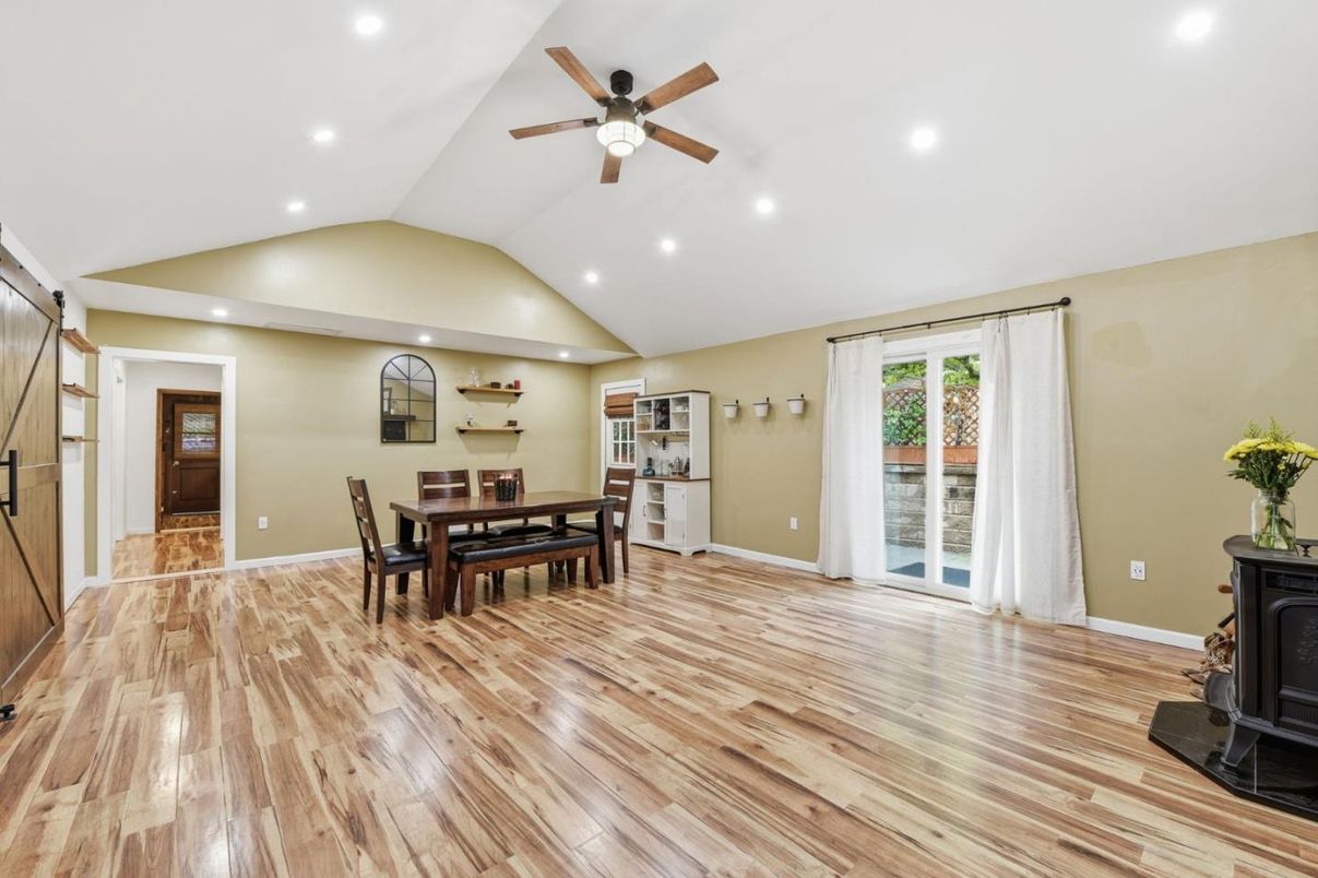 Dining room, Fireplace, Interior, Recessed Lighting, Wood Texture Flooring