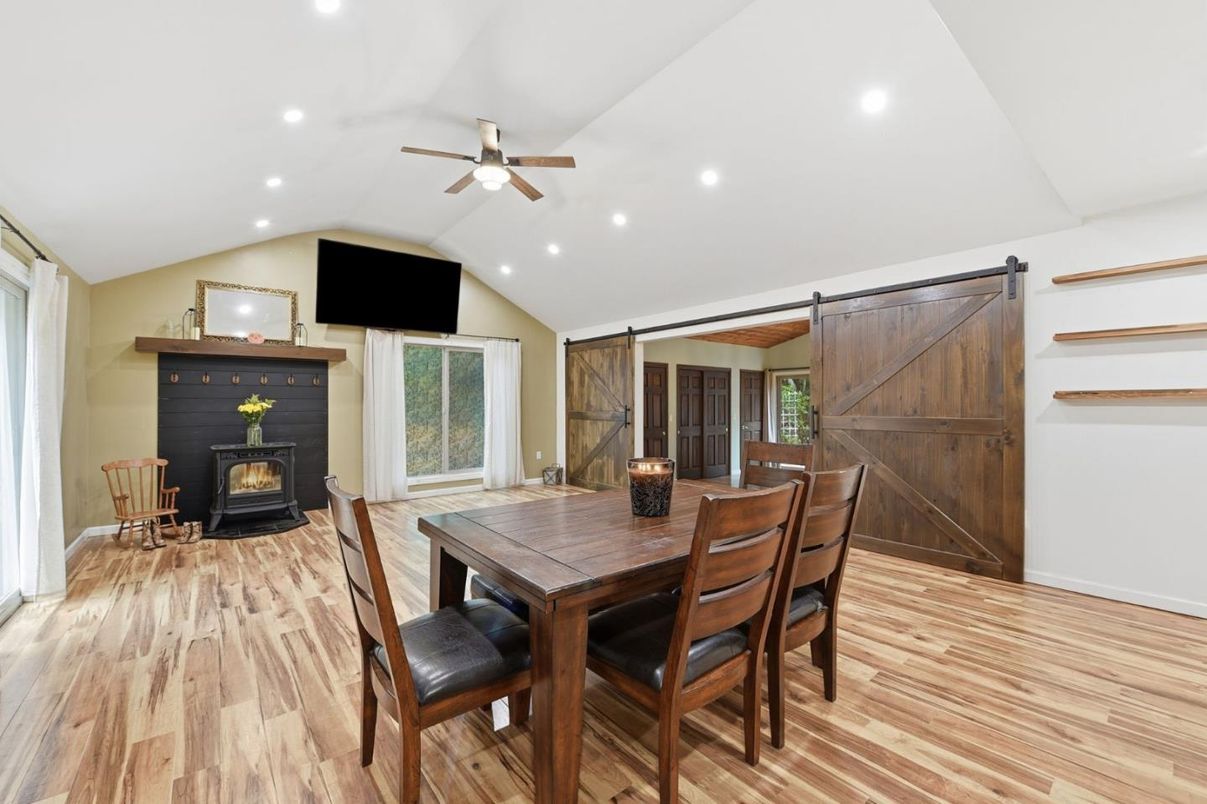 Dining room, Fireplace, Interior, Recessed Lighting, Wood Texture Flooring