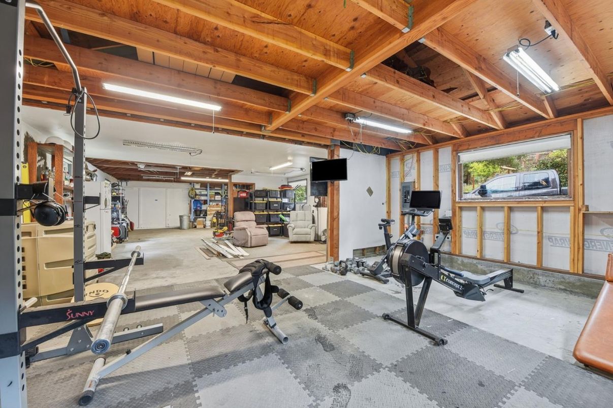 Fitness Equipment, Interior, Wooden Beams, Wooden Ceilings