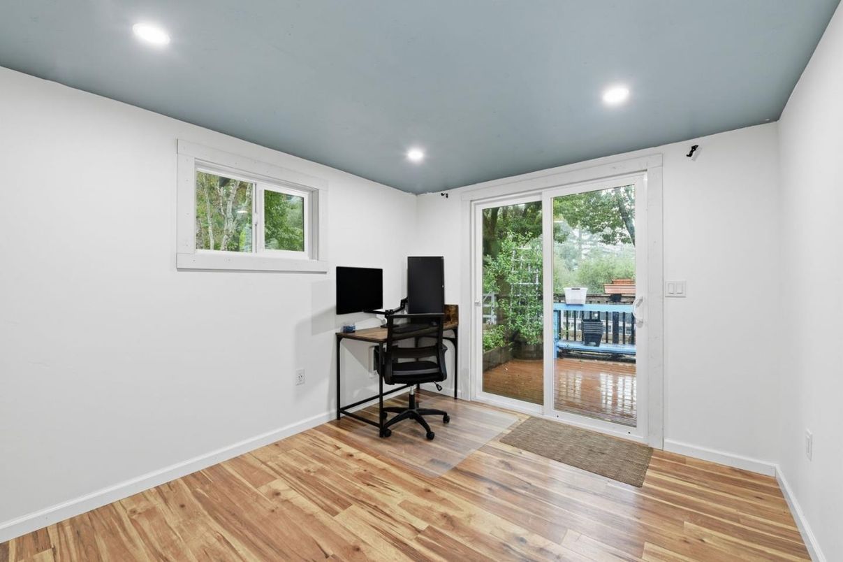 Home Office, Interior, Recessed Lighting, Wood Texture Flooring