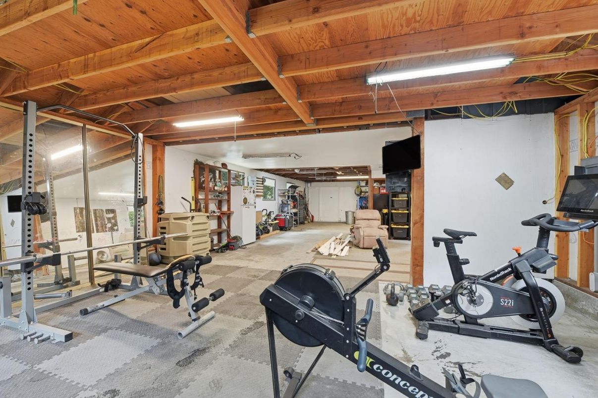 Fitness Equipment, Interior, Wooden Beams, Wooden Ceilings