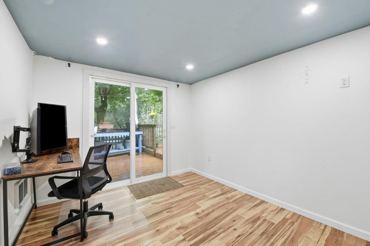 Home Office, Interior, Recessed Lighting, Wood Texture Flooring