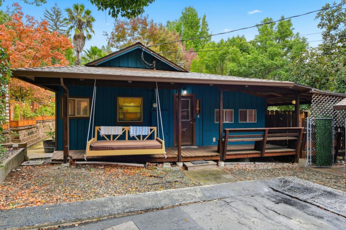 Exterior, Facade, None