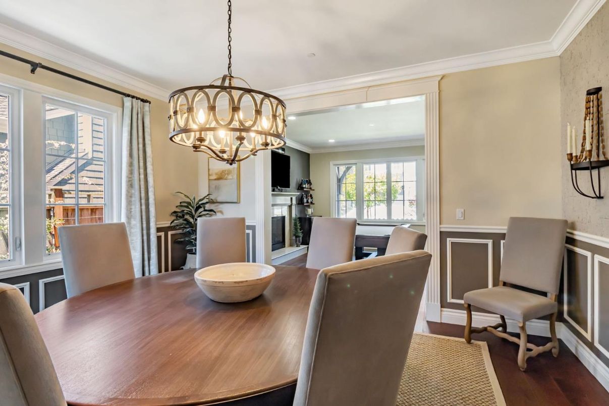 Chandelier, Dining room, Interior, Recessed Lighting, Wood Texture Flooring
