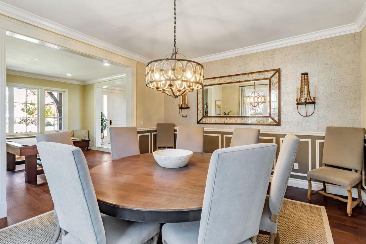 Chandelier, Dining room, Interior, Recessed Lighting, Wood Texture Flooring