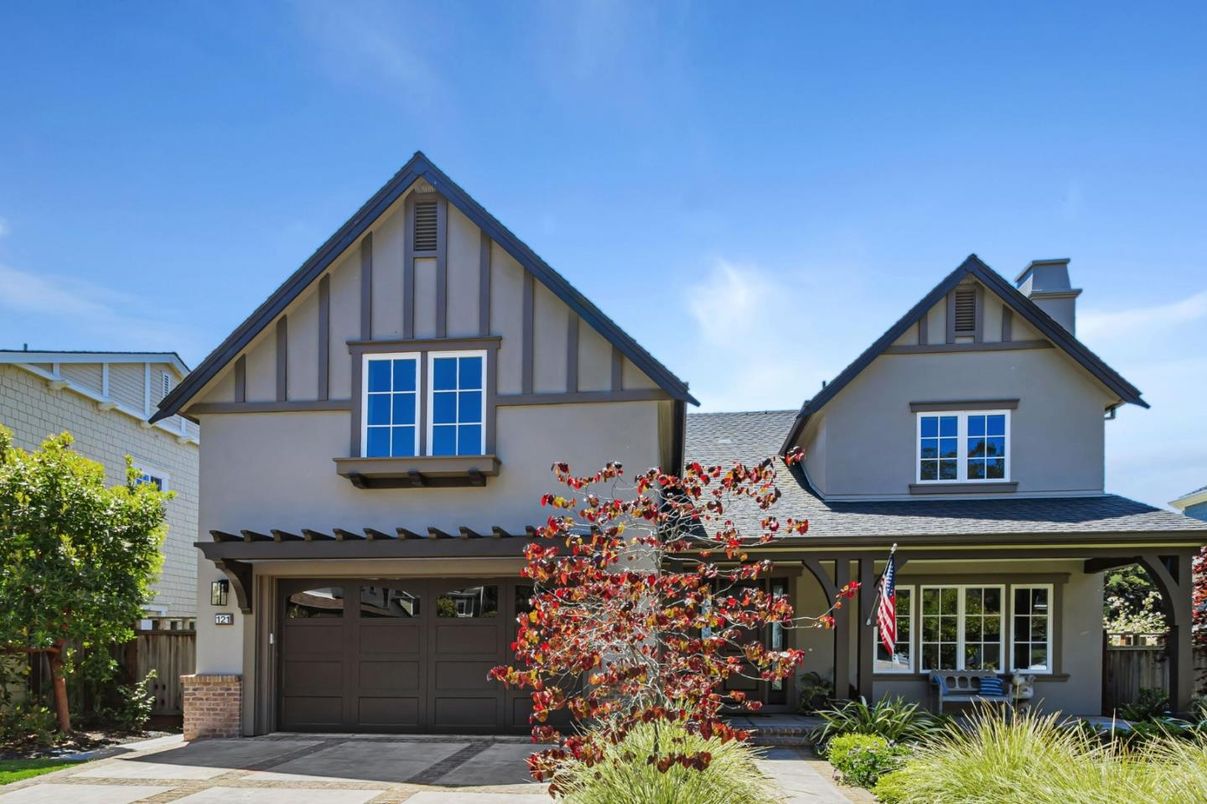 Attached, Exterior, Facade, Farmhouse