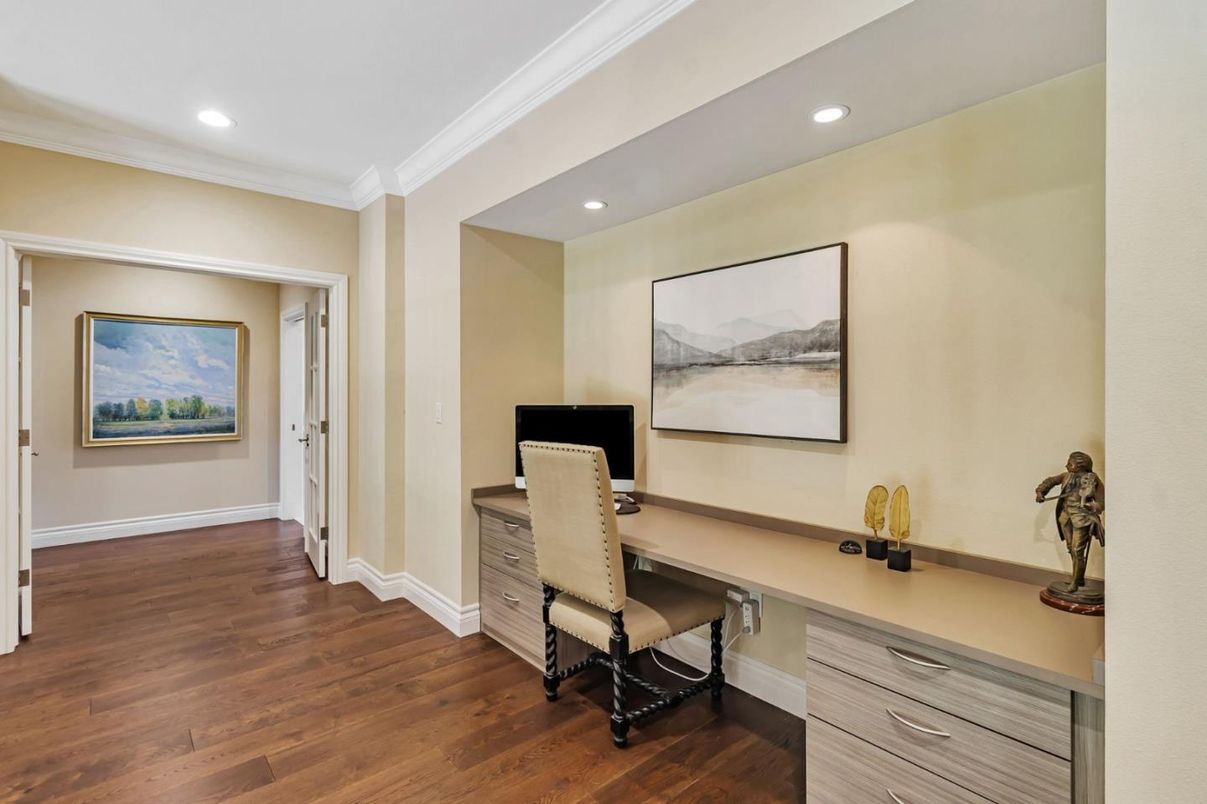 Home Office, Interior, Recessed Lighting, Wood Texture Flooring