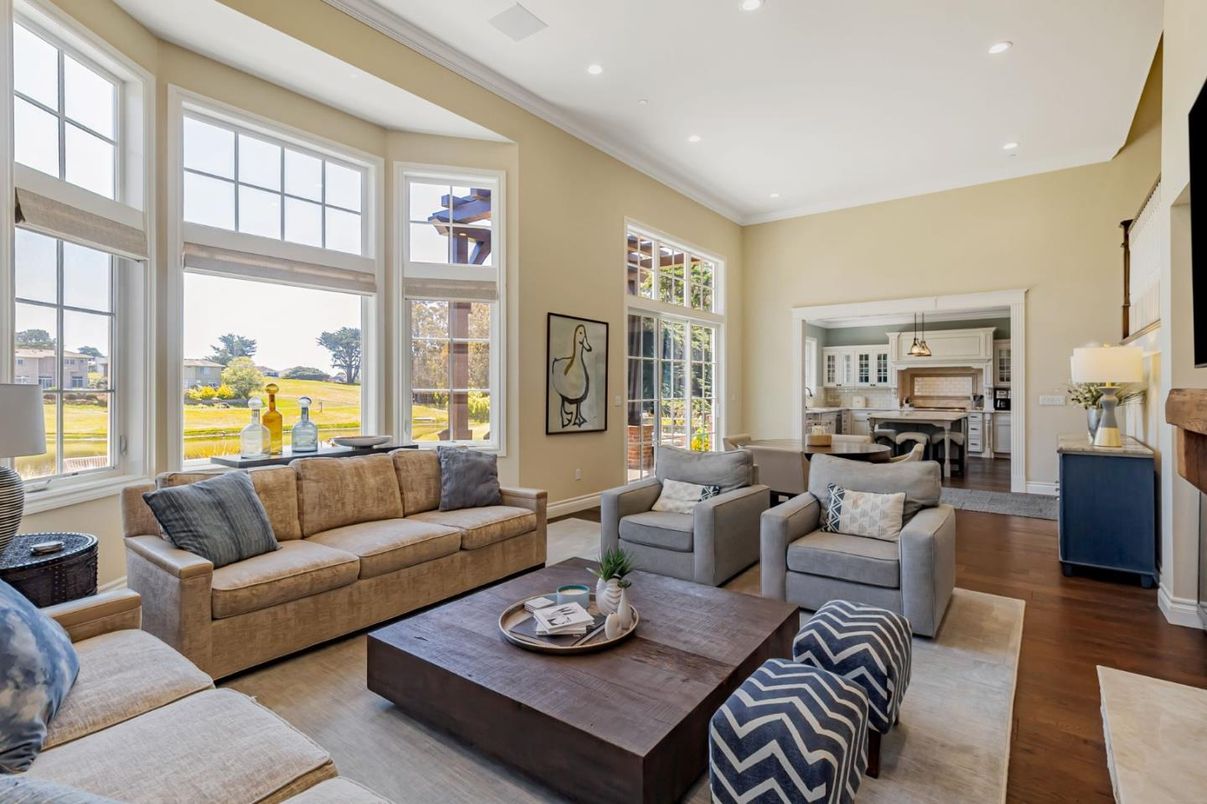 Dining room, Interior, Kitchen, Living room, Pendant Lights, Recessed Lighting, Stainless Steel Appliances, Wood Texture Flooring