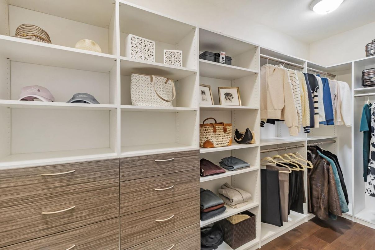 Interior, Walk-in Closets, Wood Texture Flooring