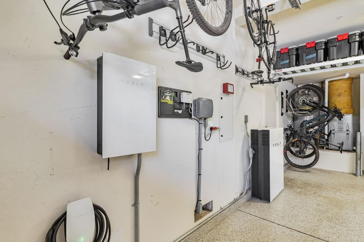 Garage, Interior