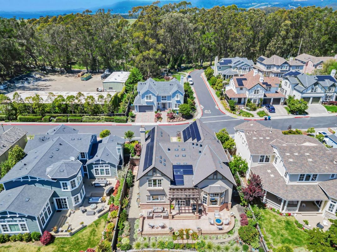Exterior, Drone