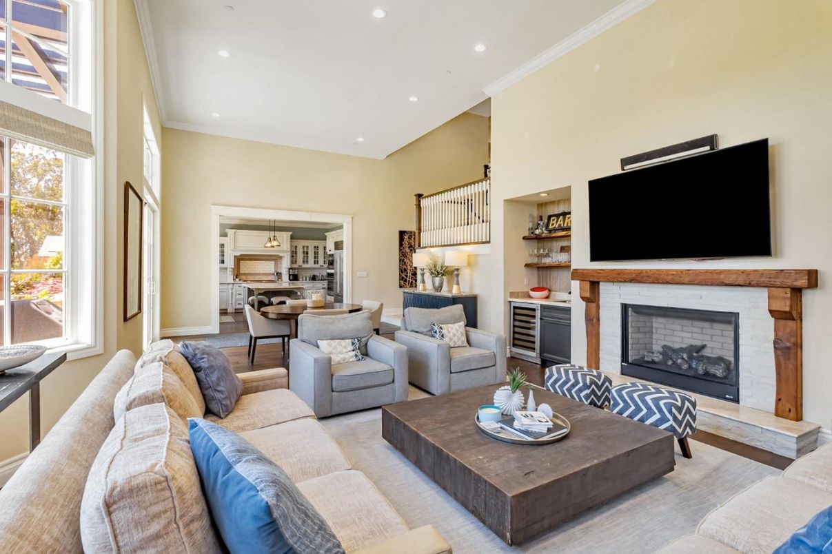 Dining room, Fireplace, Interior, Living room, Pendant Lights, Recessed Lighting