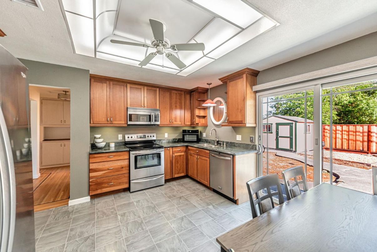 Dining room, Interior, Kitchen, Stainless Steel Appliances