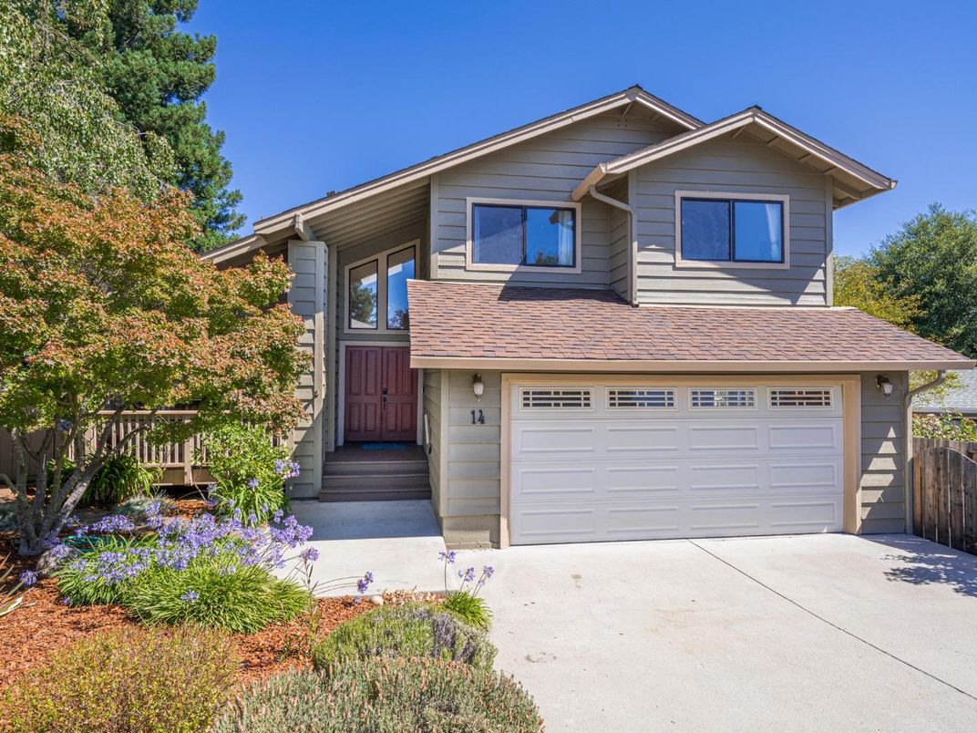 Attached, Exterior, Facade, American Craftsman