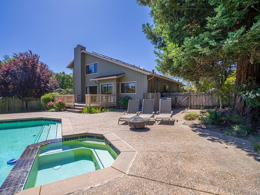 Exterior, Pool