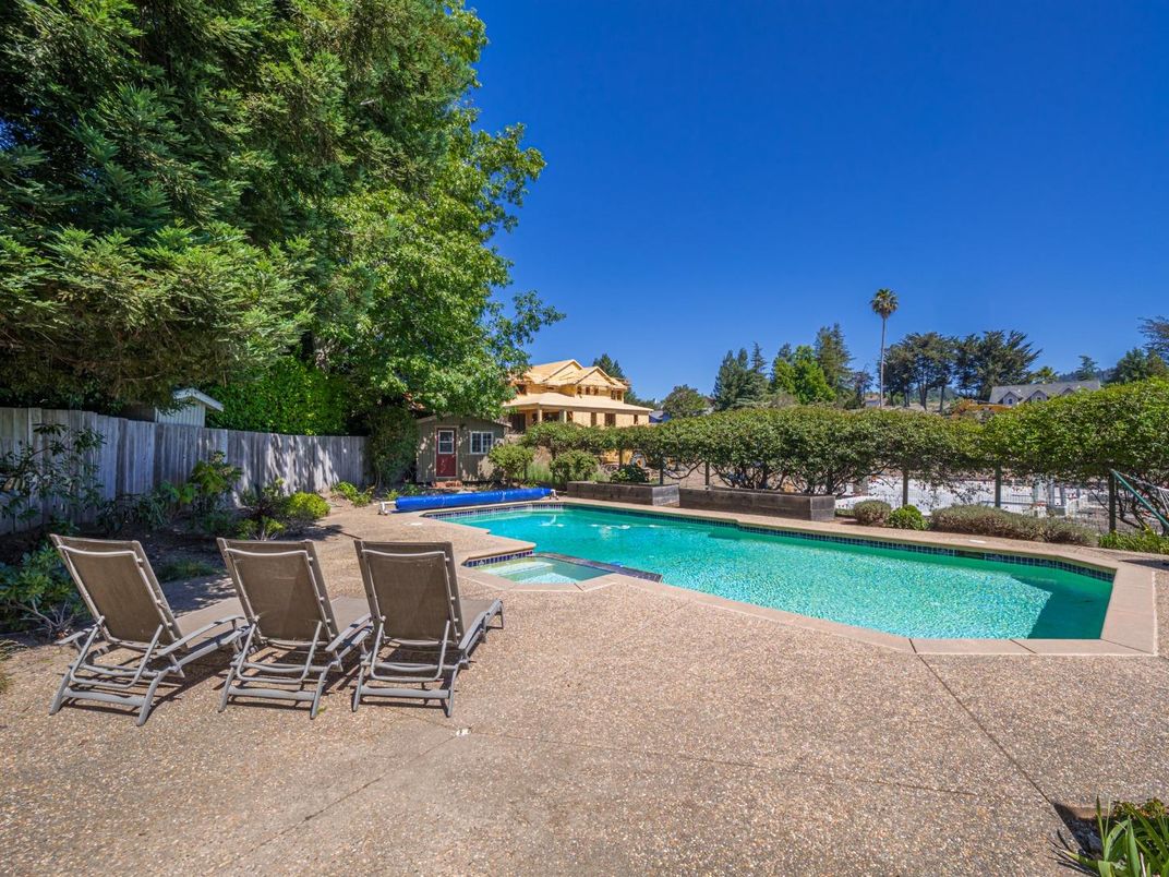 Exterior, Pool