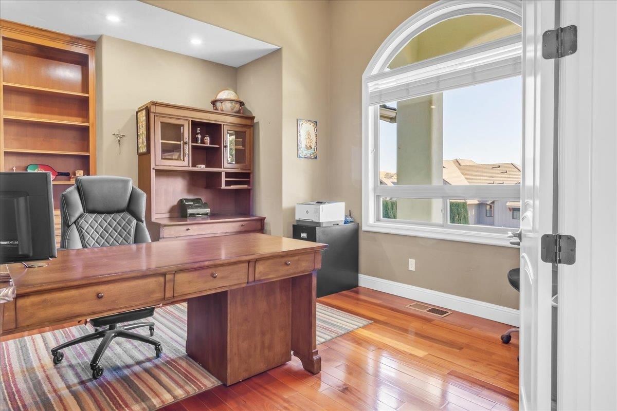 Home Office, Interior, Recessed Lighting, Wood Texture Flooring