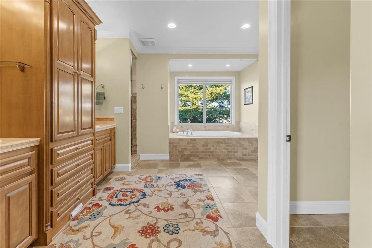 Bathroom, Interior, Recessed Lighting