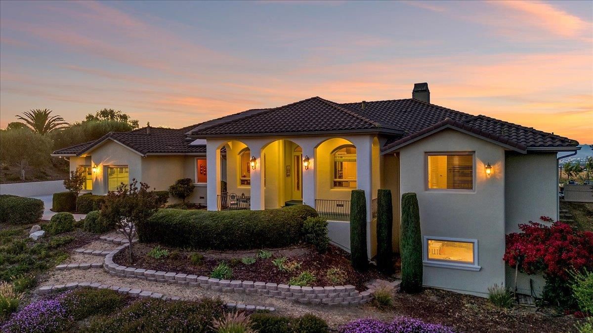 Exterior, Facade, Mediterranean