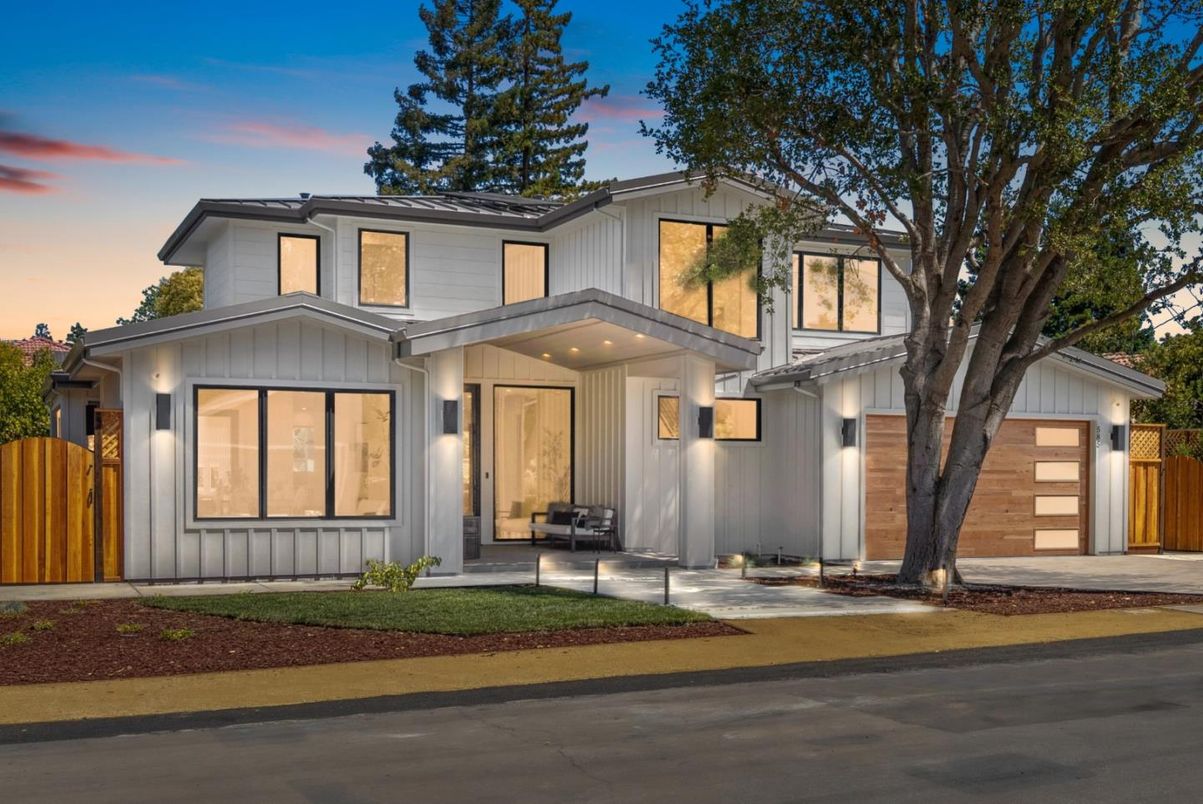 Attached, Exterior, Facade, Farmhouse