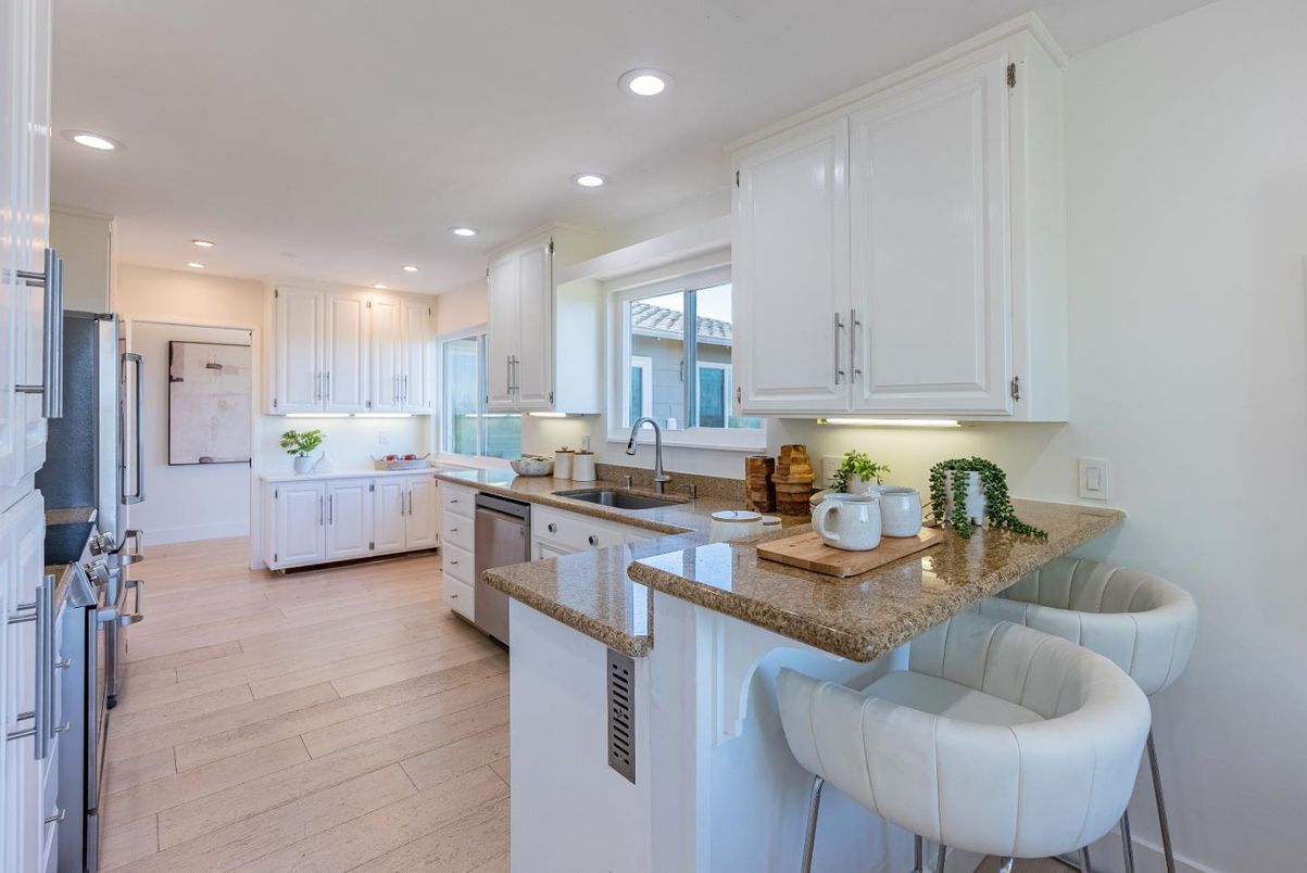 Interior, Kitchen, Recessed Lighting, Wood Texture Flooring