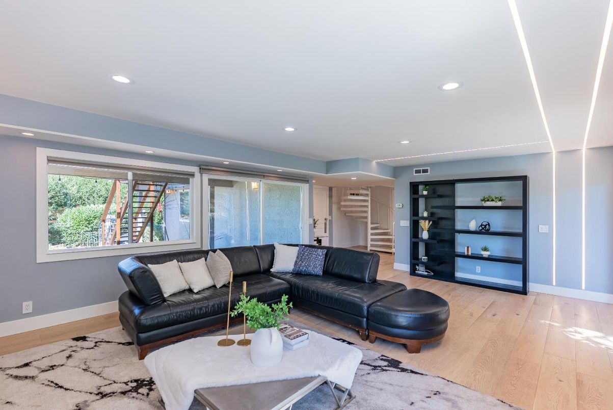 Interior, Living room, Recessed Lighting, Wood Texture Flooring