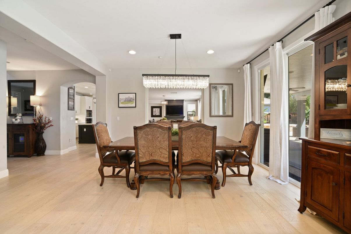 Chandelier, Dining room, Interior, Recessed Lighting, Wood Texture Flooring