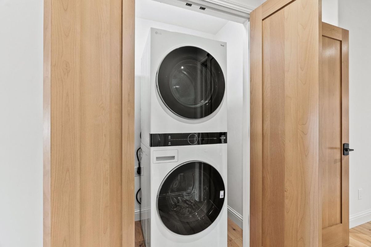 Interior, Utility Closets, Washer, Wood Texture Flooring
